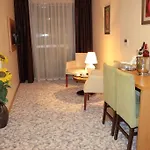 Osaka Airport Hotel 3*
